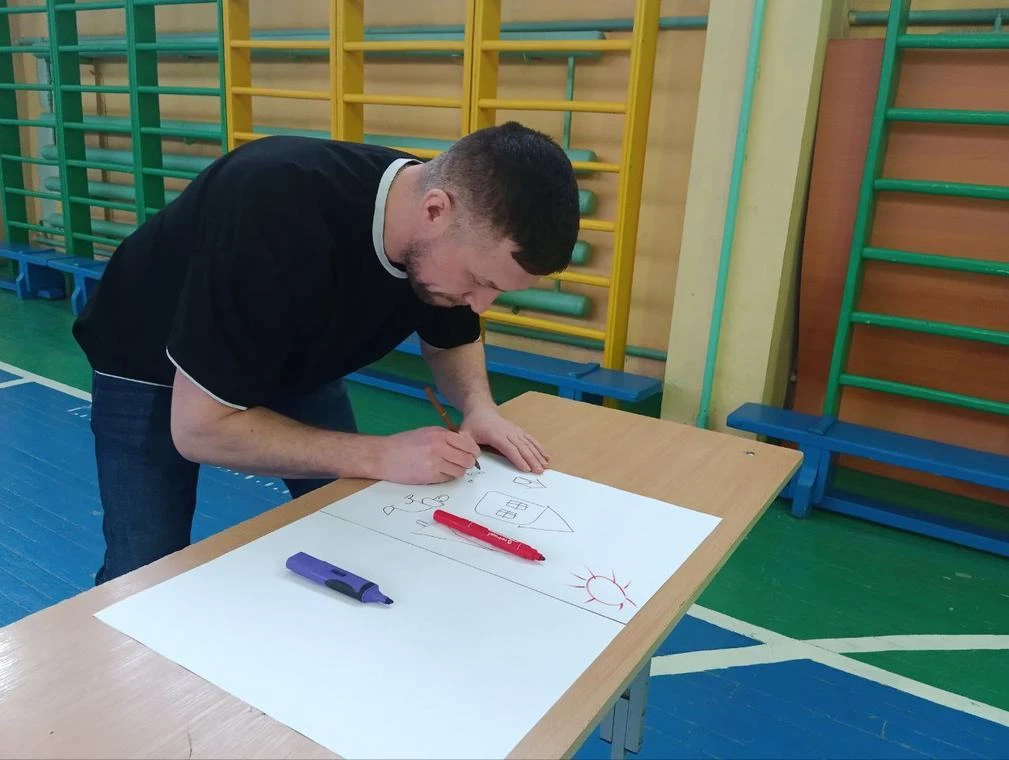 🏃‍♂️ 13 декабря в школе №145 прошли весёлые старты «Мама, папа, я — спортивная семья». Все фотографи