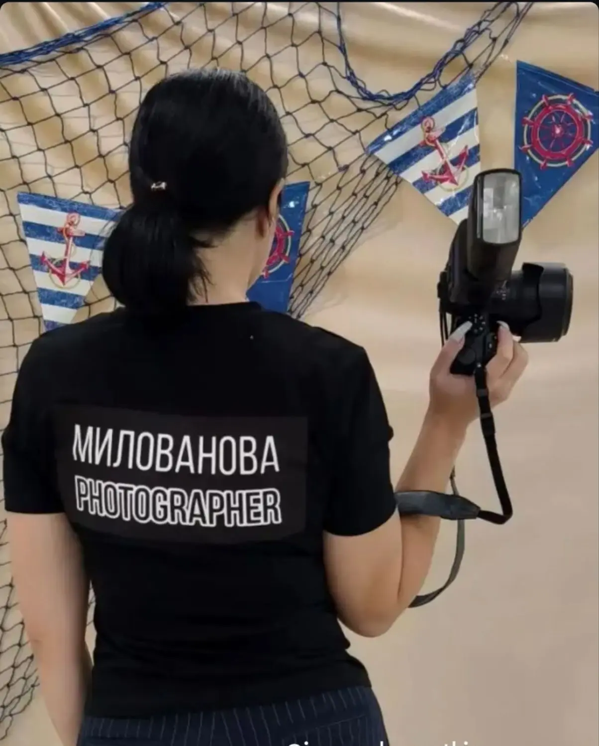 Хочу Вам сегодня показать как смотрится Наклейка на футболке одетая на мою заказщицу.