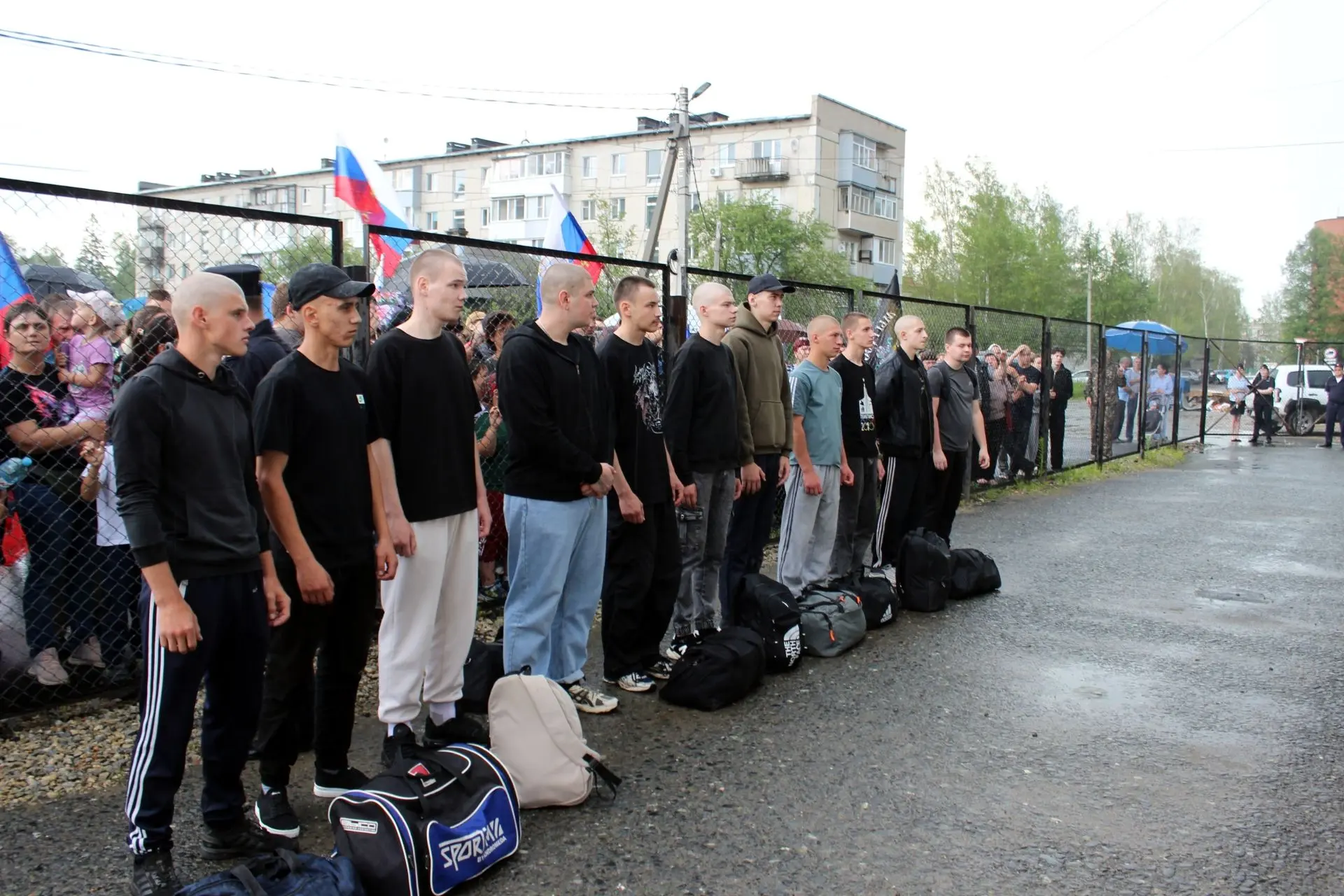12 ТАВДИНЦЕВ ОТПРАВИЛИСЬ НА СРОЧНУЮ СЛУЖБУ
 
Служба в армии — это важный этап в жизни каждого мужчин