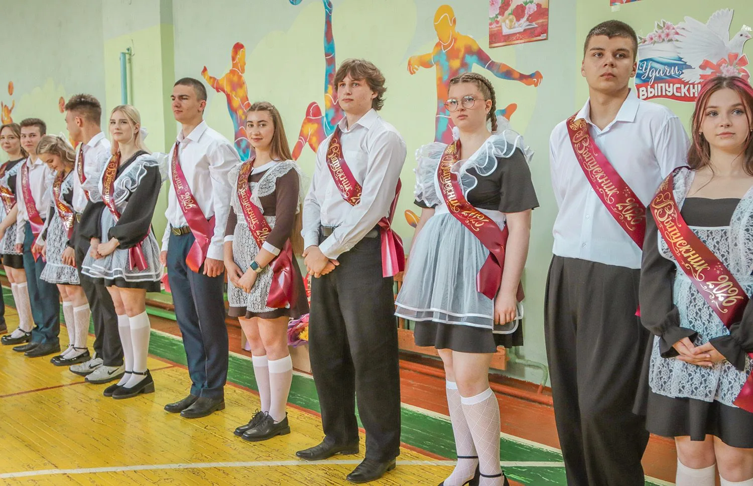 Брянские выпускники прощаются со школой    В брянских школах наступила пора последних звонков. Замес