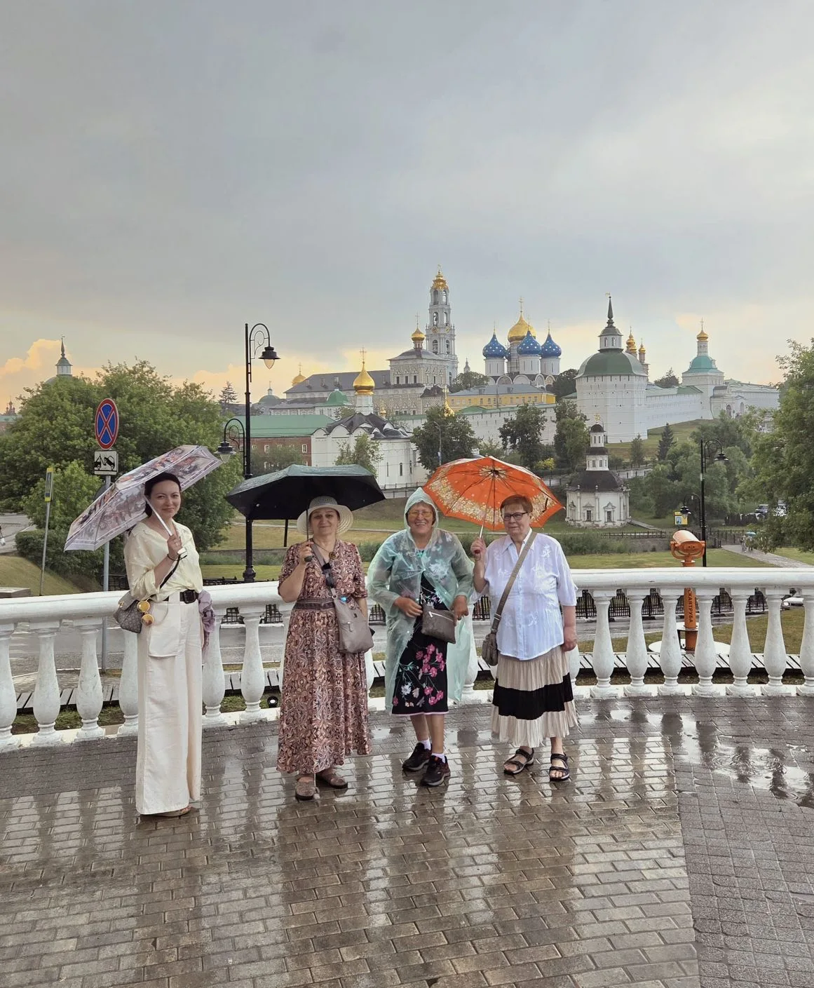 😊❤️💫Поздравляю прекрасную компанию с ярким летним днем в Сергиевом Посаде. Мы всё успели! Не смотр