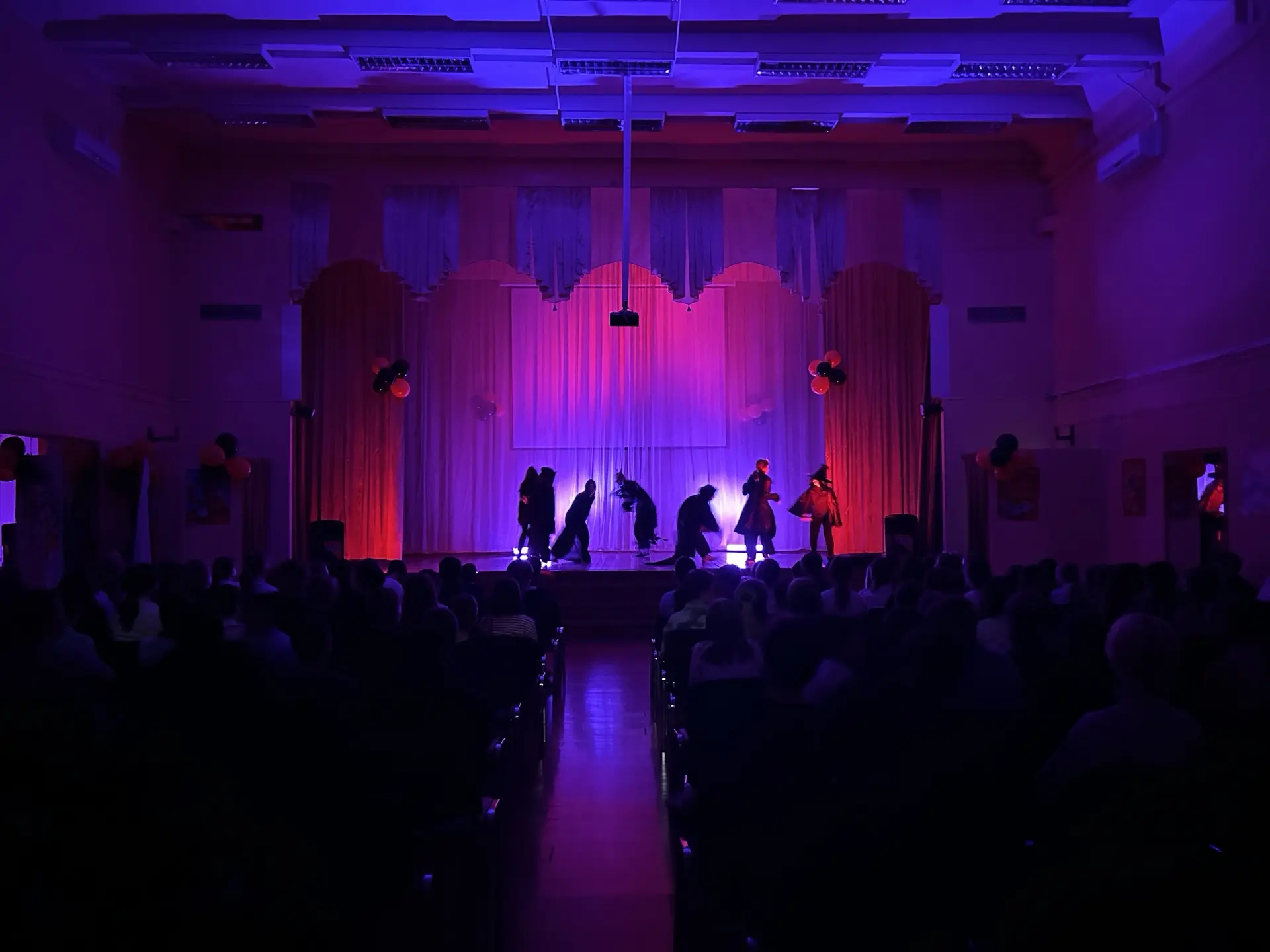 Премьера спектакля  🎭 Ребята из нашей студии «Школьный театр» под руководством Муранова Константина 