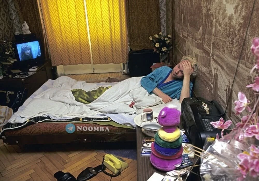 1994 год. Борис Моисеев у себя дома. Болеет. Какое все узнаваемое и родное вокруг...