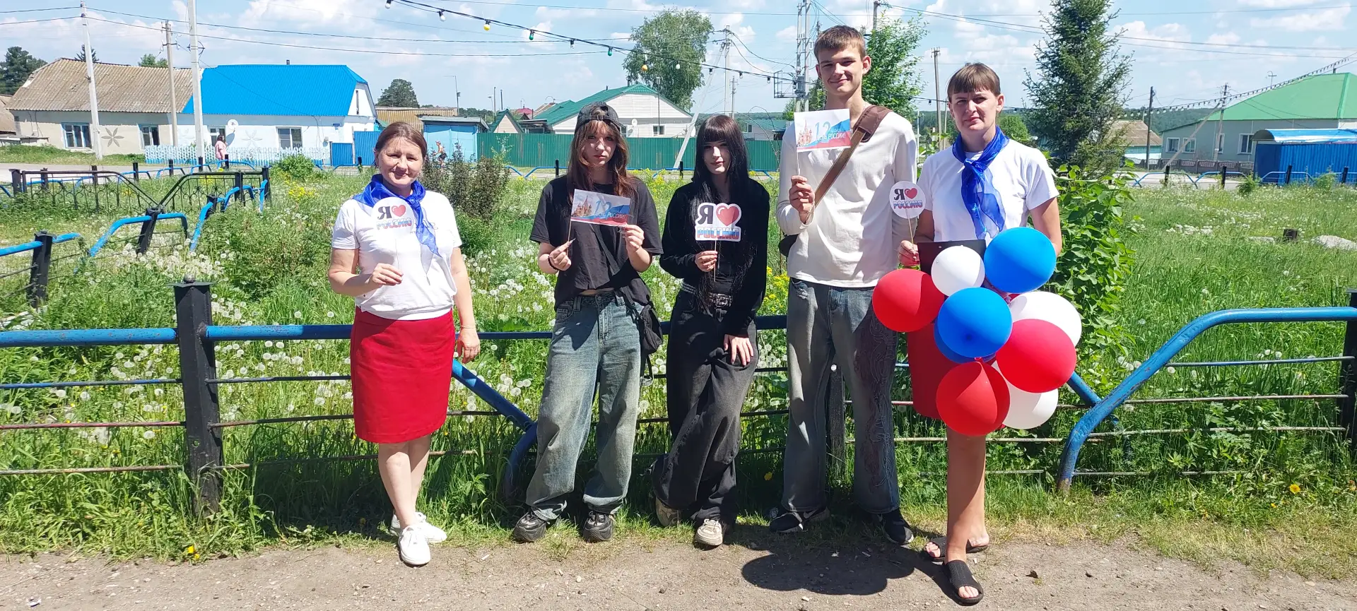 В преддверии Дня России специалисты Пашковской библиотеки-филиала №21 и Дома культуры провели среди 
