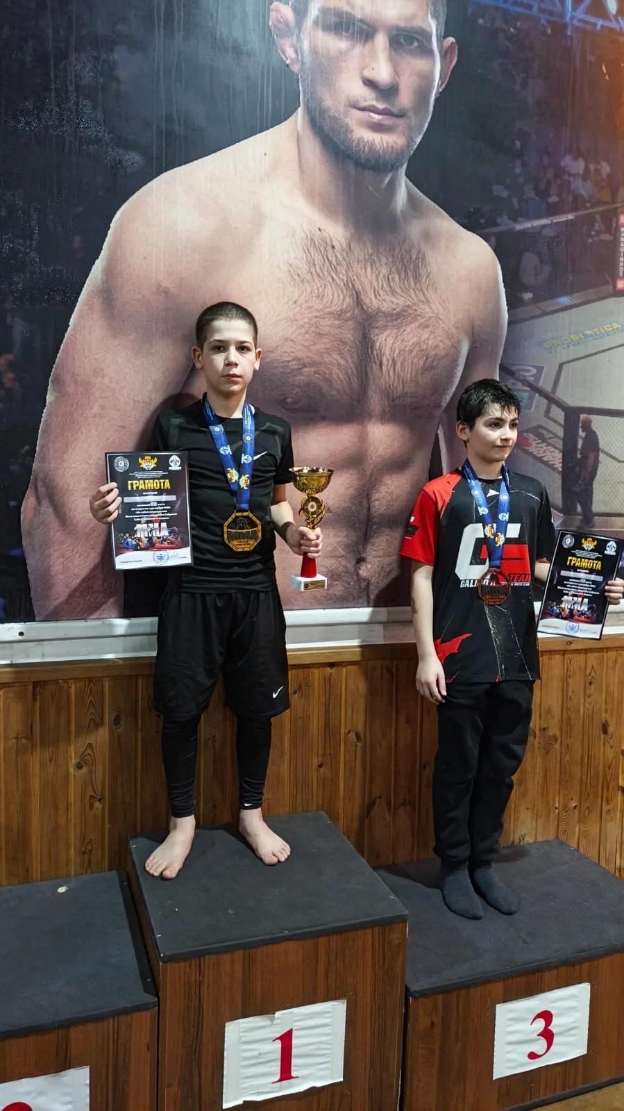 Шапилов Джабар, ученик  6 «Е» класса занял 🥇место в городских соревнованиях по ММА. Поздравляем Джаб