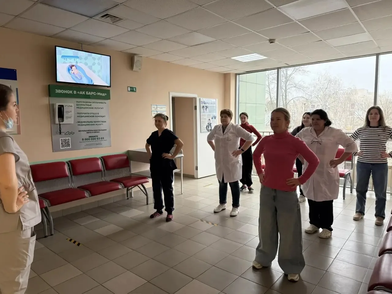 В стенах нашей поликлиники провели оздоровительную зарядку для сотрудников 🏋️

Так мы тоже стали ча