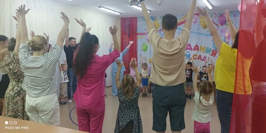 Итоговое родительское собрание прошло в младшей группе "Непоседы"в виде игры КВН!!! В и...