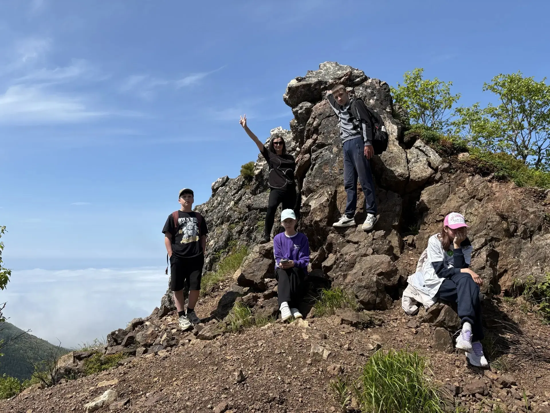 За горами, за туманами... или на вершине Большой Юноны! ⛰️🇷🇺

В преддверии Дня России мы с «Движен