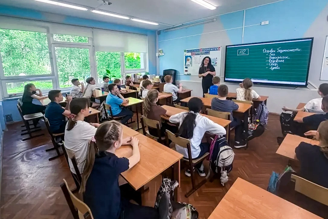 🧭 Перед каникулами — о самом важном    В нашей школе прошла встреча с представителем добровольческог