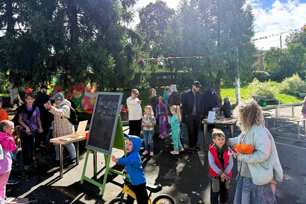 💫️ В поселке Поведники душевно отпраздновали День города, превратив официальное событи...
