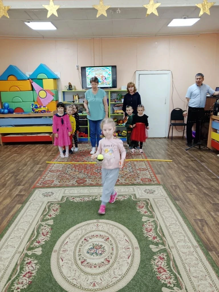 Сегодня в группе "Искорки" прошло весёлое праздничное мероприятие посвящённое Дню защит...