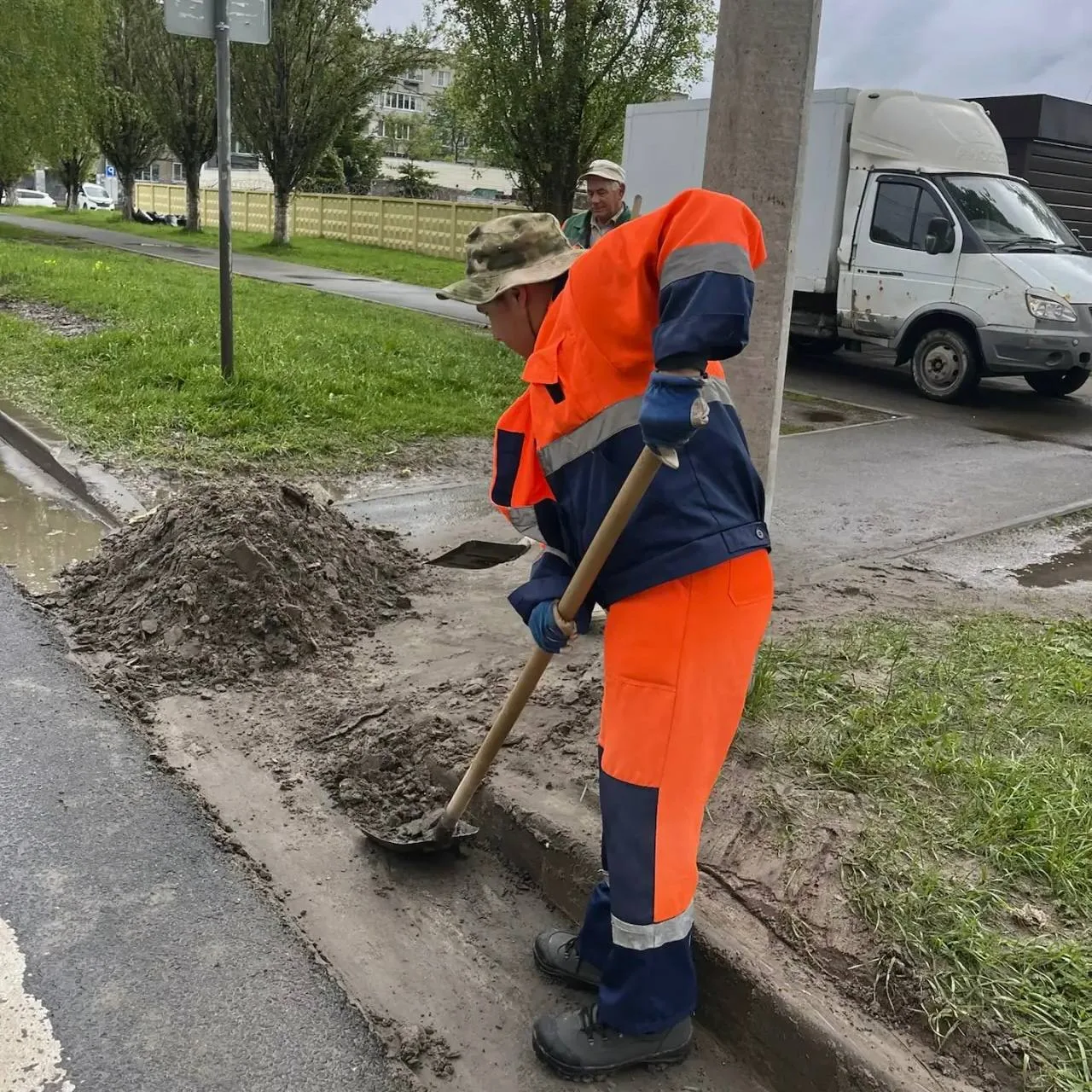 В Чебоксарах продолжается благоустройство города силами "Дорэкс"  Сегодня, до осадков уже успели отр