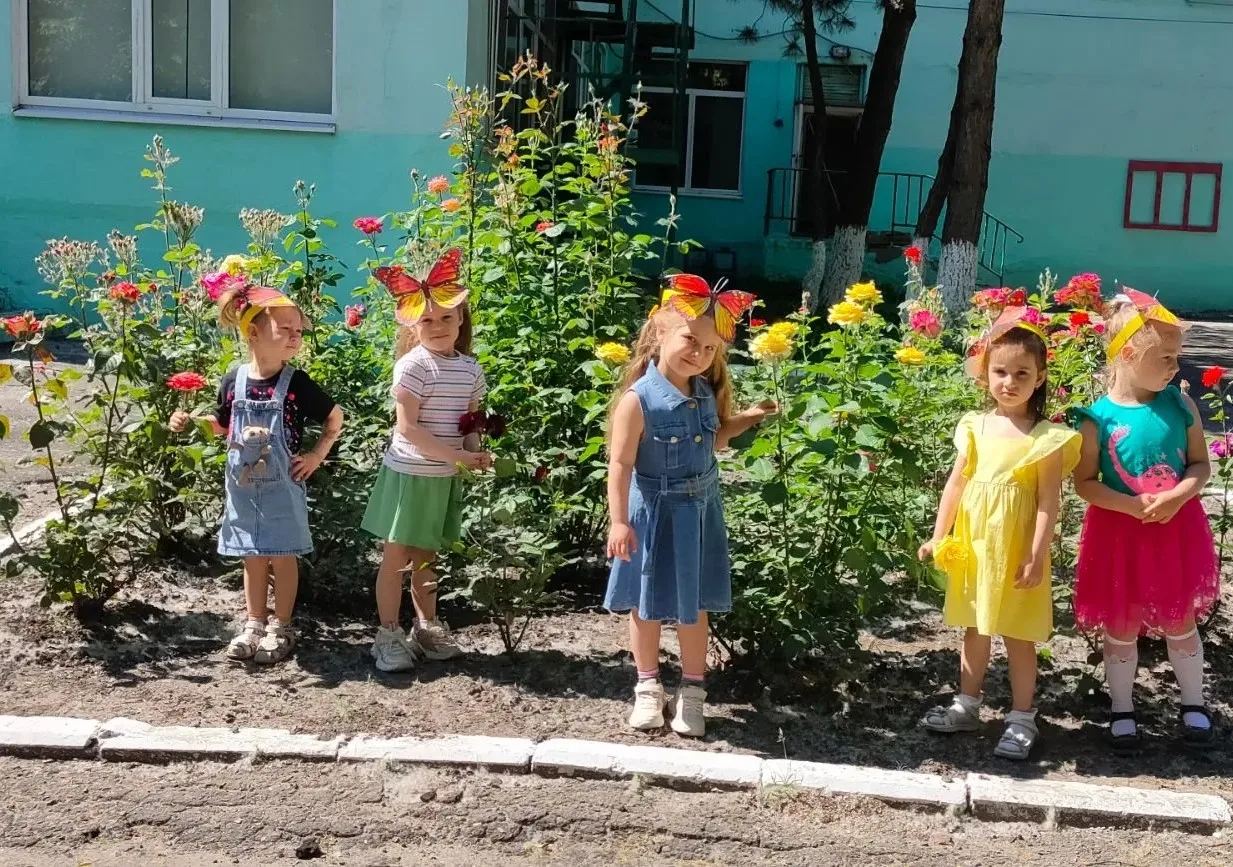 Сегодня у воспитанников  младшей группы №5 прошел самый настоящий, воздушный и красочный День бабоче