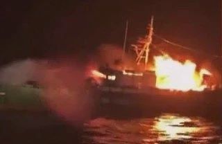 На сгоревшем у Камчатки «Триумфе» нашли четыре тела