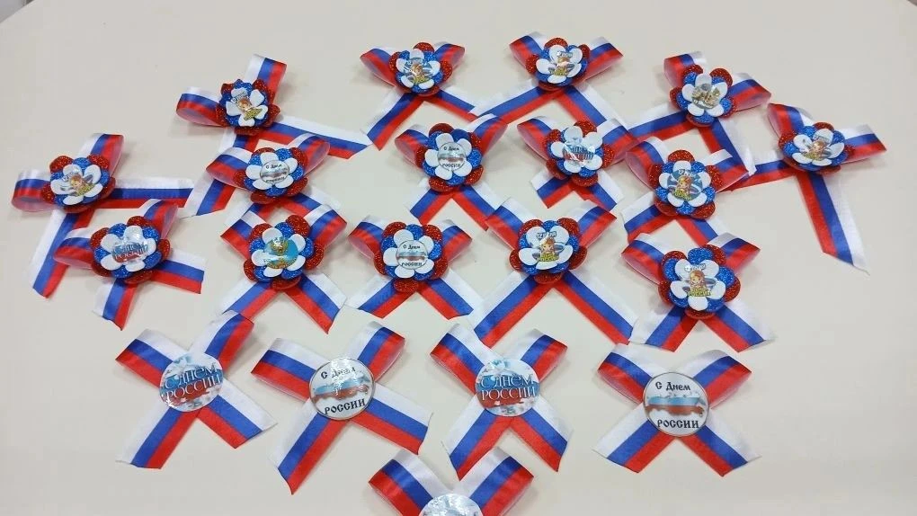 К празднику Дню России в Прикубанской сельской библиотеке прошел патриотический час «Россия - славна