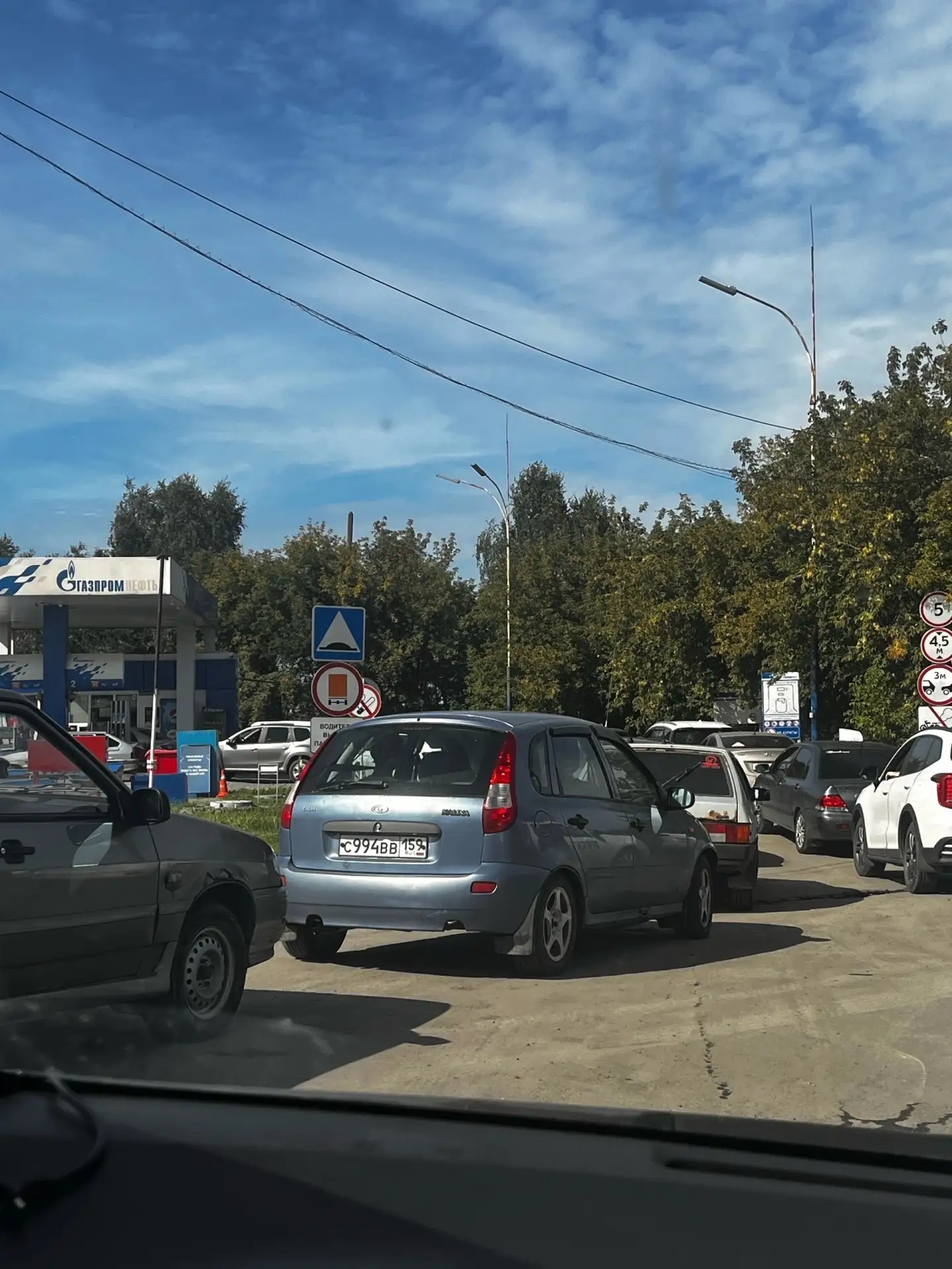Ребят, слушайте, ну стоишь в очереди по часу, а то и больше, ждешь себе спокойно, а как...