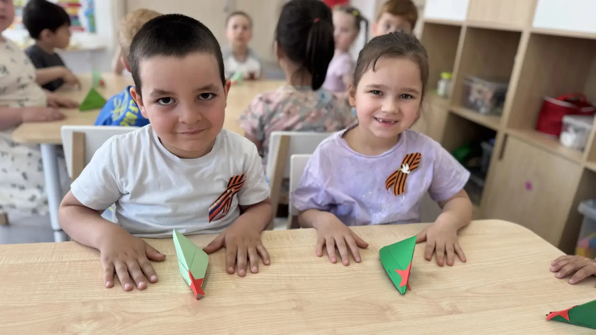 🎨 Наши дети — хранители памяти!  В преддверии 9 мая наши юные таланты подготовили трогательные рисун