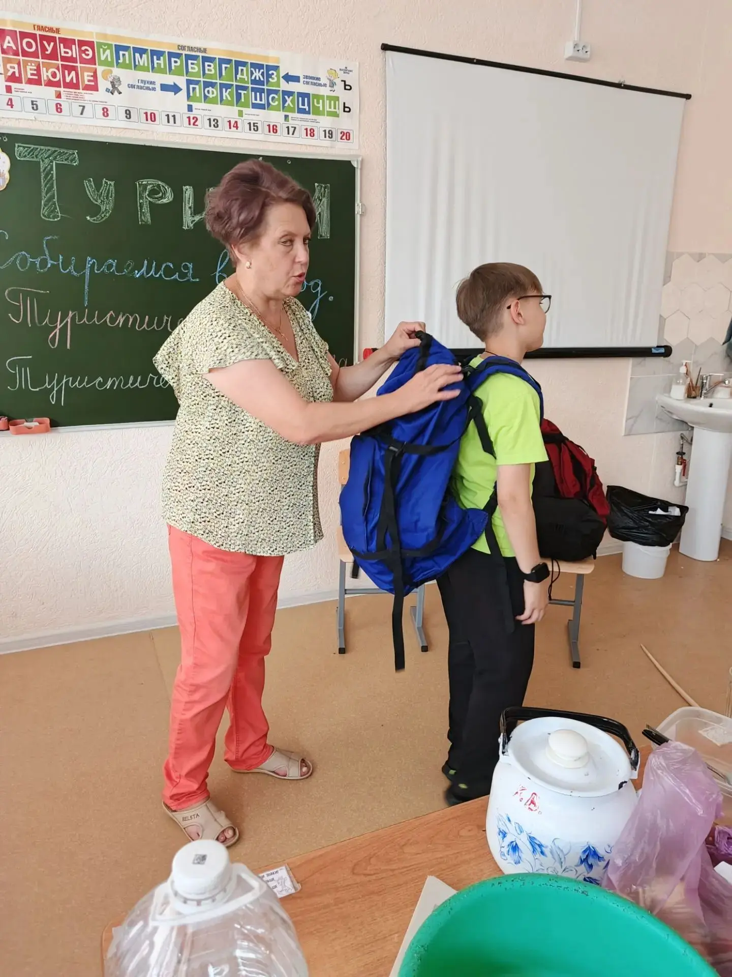 Сегодня, 27 июля, в лагере проходил ,,День туриста".
После правильного завтрака дети собрались для т