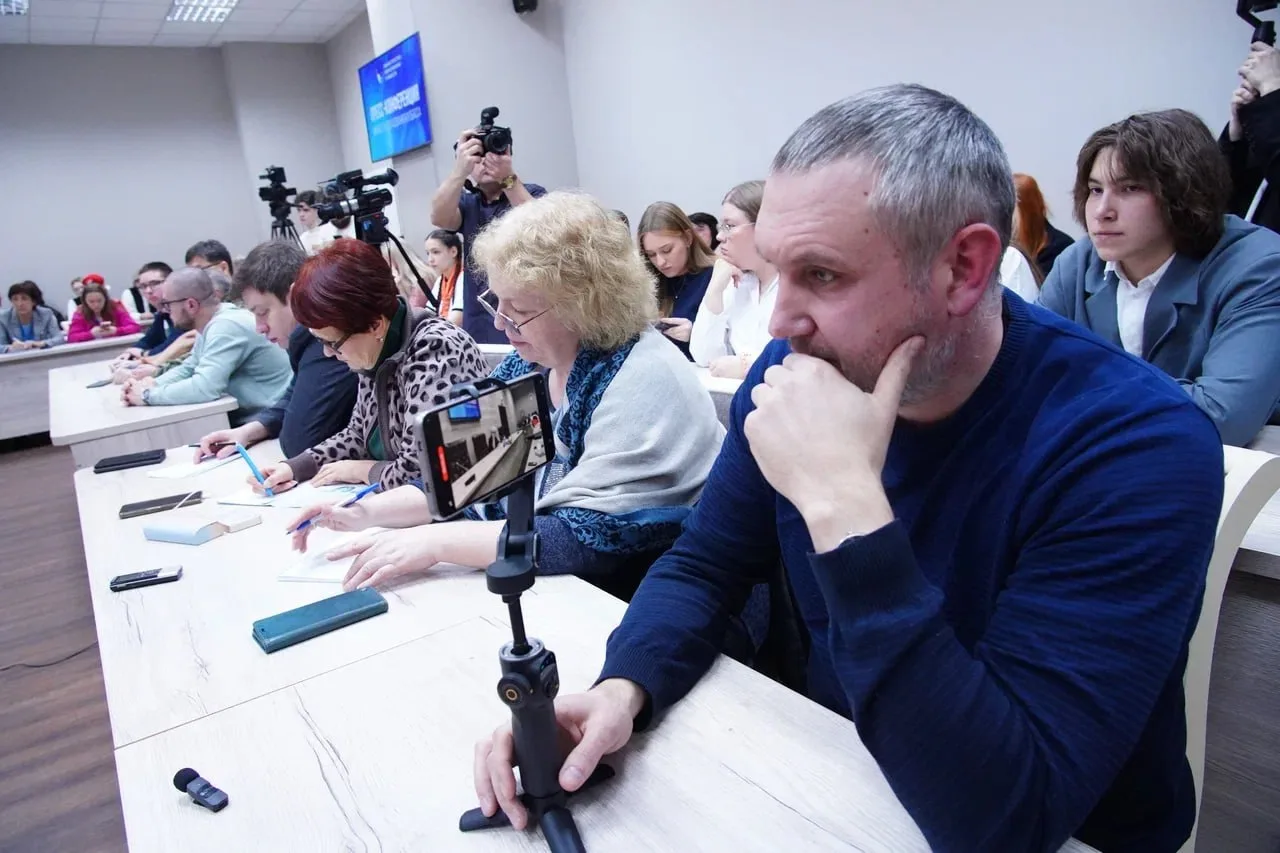 Провела первую в 2026 году пресс-конференцию. С представителями СМИ, блогерами и юнкорами детских и 