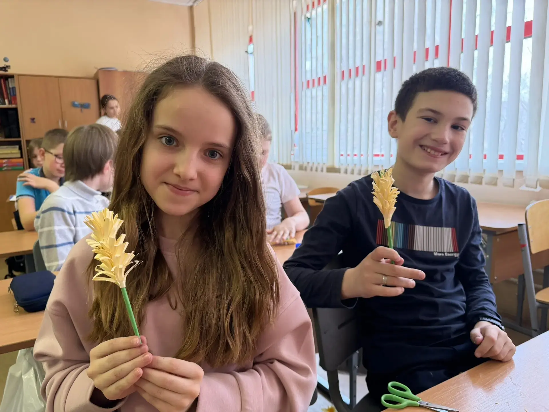 🏫 В нашей Школе прошли тематические мастер‑классы, приуроченные ко Дню воссоединения Крыма с Россией