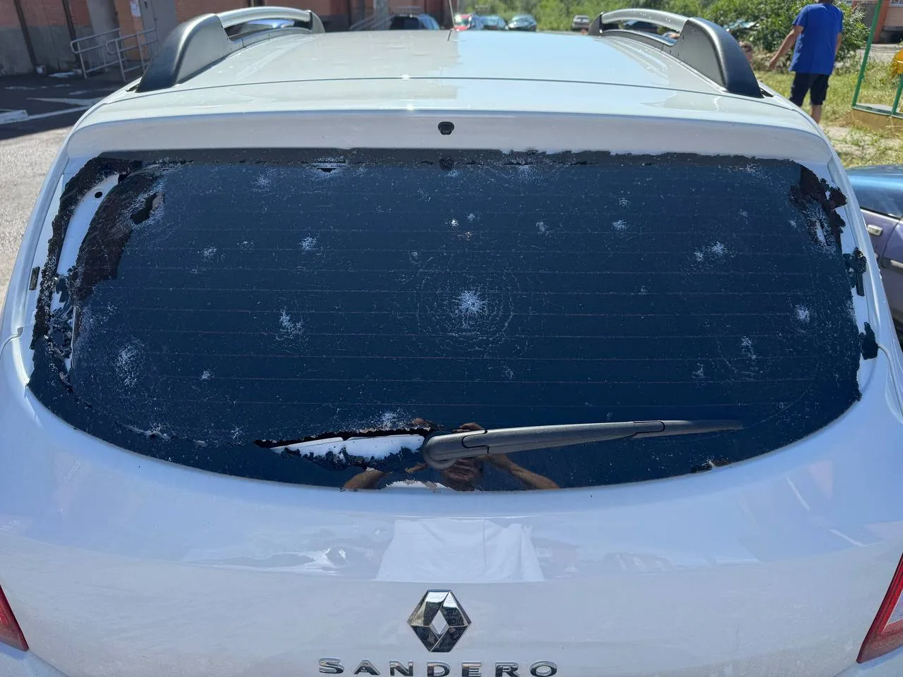 А вот какие последствия сегодняшнего града для шахтинских автовладельцев.