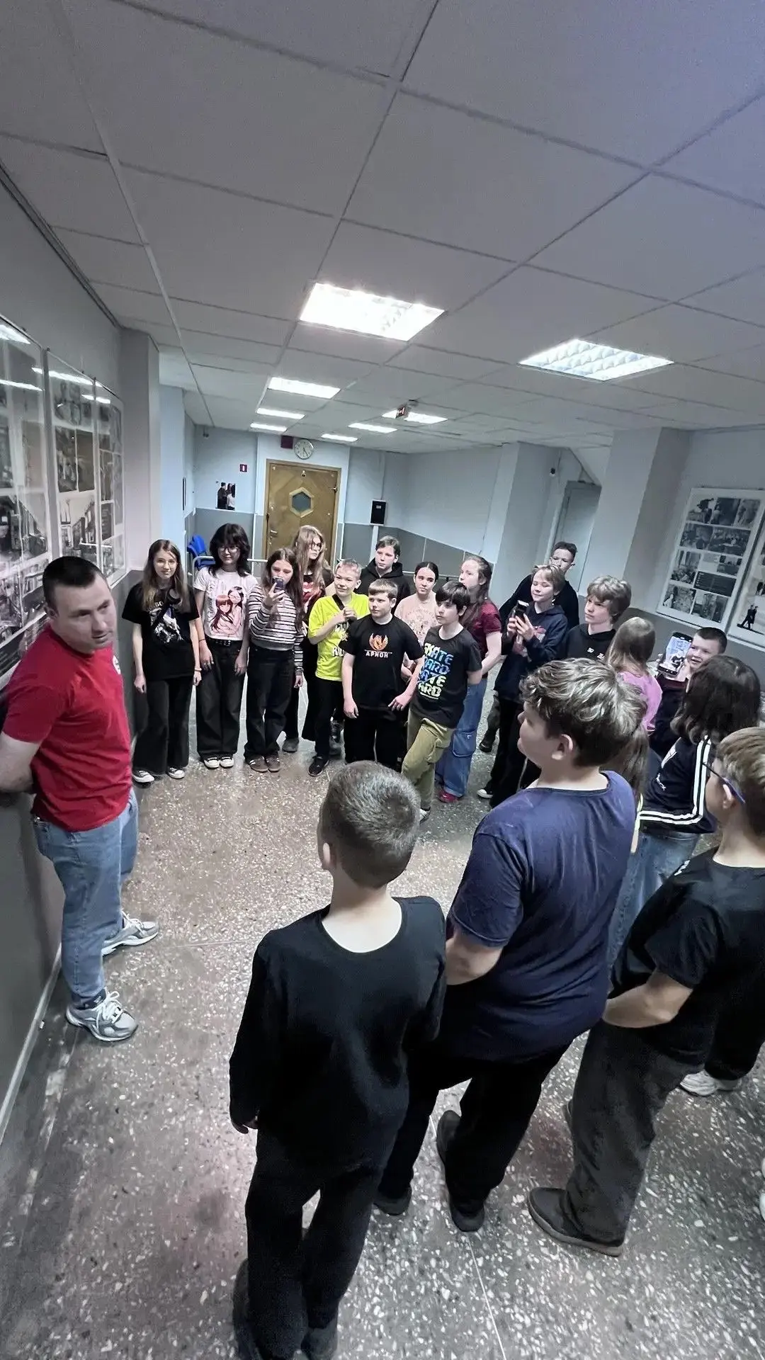 Как 6 «Б» побывал в роли телезвёзд  На днях наш 6 «Б» класс совершил удивительное путешествие — мы п