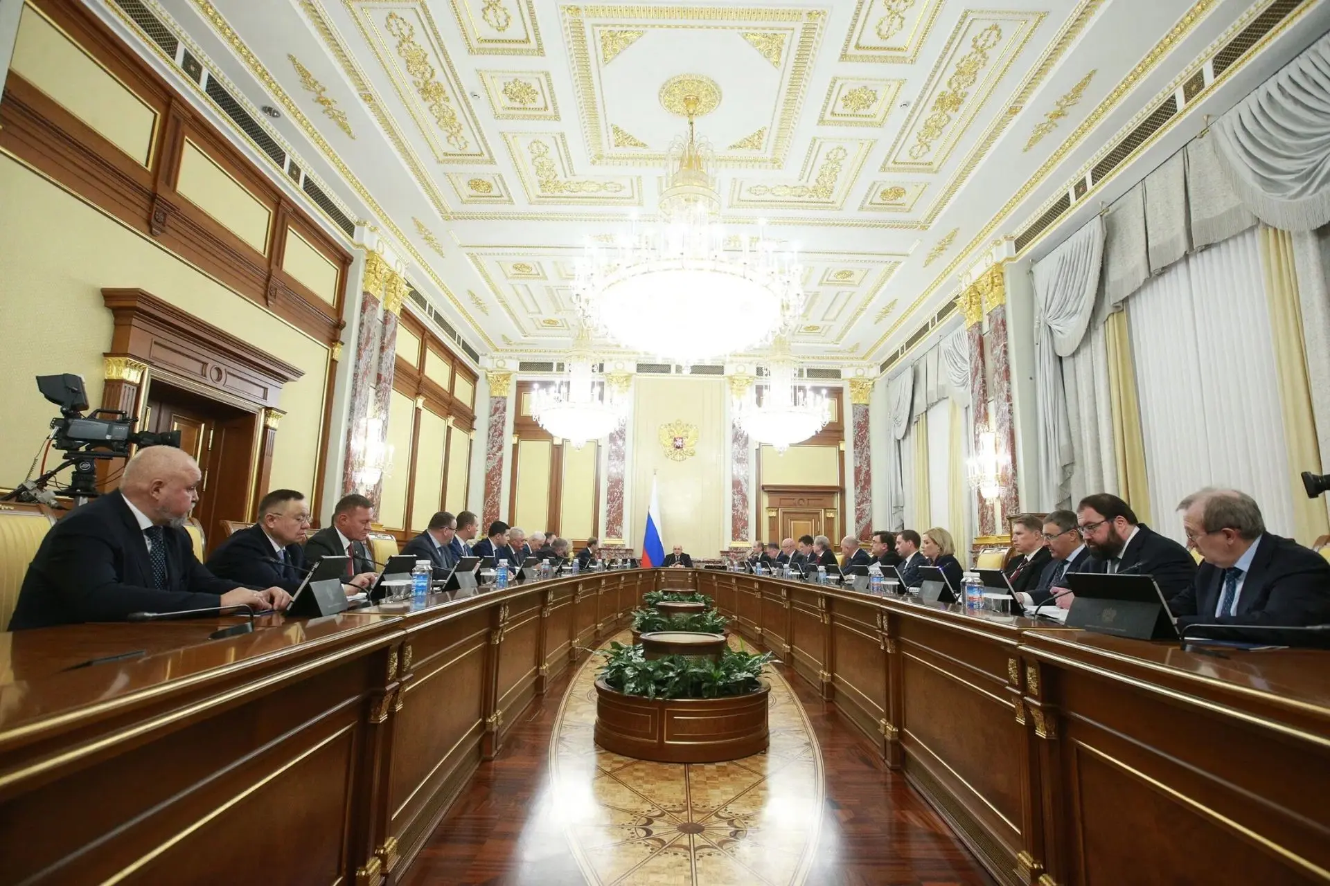 Россия в 2027 году сократит расходы на соцполитику, здравоохранение и образование, пише...