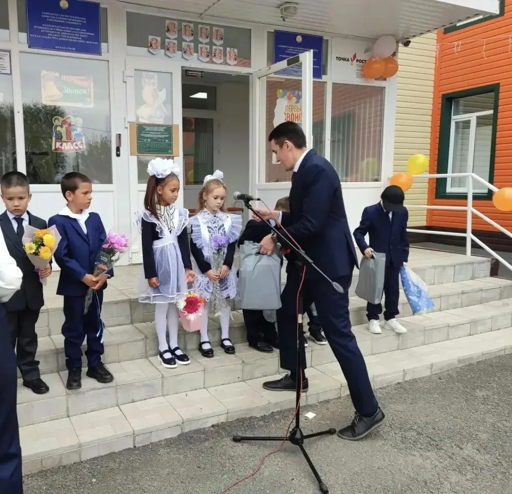 Сегодня, 1 сентября, для наших учеников прозвенел первый звонок! Торжественная линейка ...