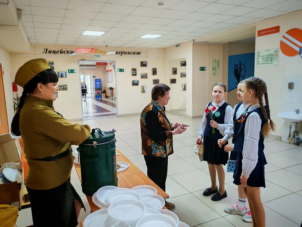 В преддверии праздника Победы в лицее проходит акция Солдатская каша.  Сегодня почётным гостем нашей