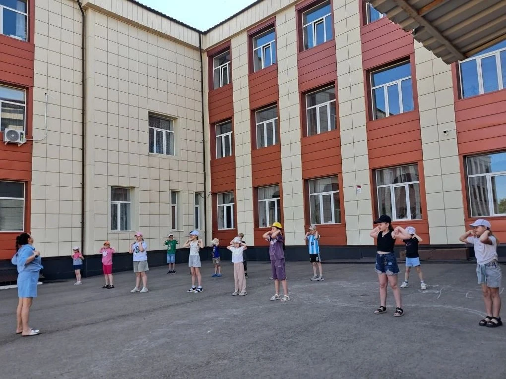"Братья наши меньшие" в отряде "Одуванчик"! 
В Брянковской специализированной школе №1 на летней тем