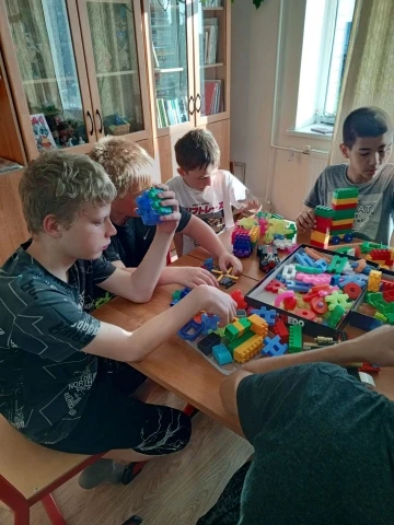 Особое место в наших конструкторских фантазиях занимает LEGO - мир идей и разнообразия. LEGO- это не