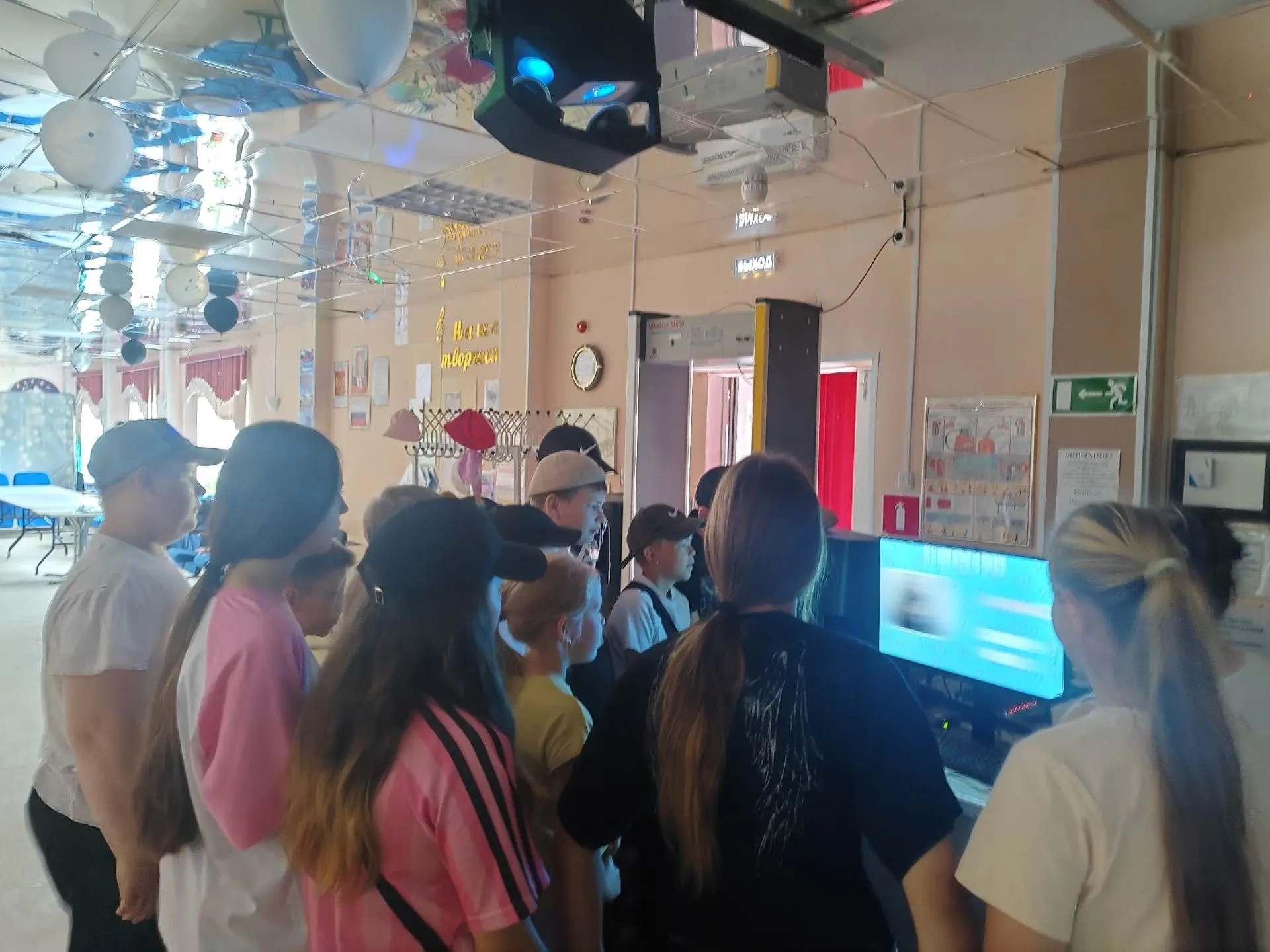 🤩 В Угутском центре досуга и творчества провели невероятную игровую программу с дискотекой 💃  

Ре