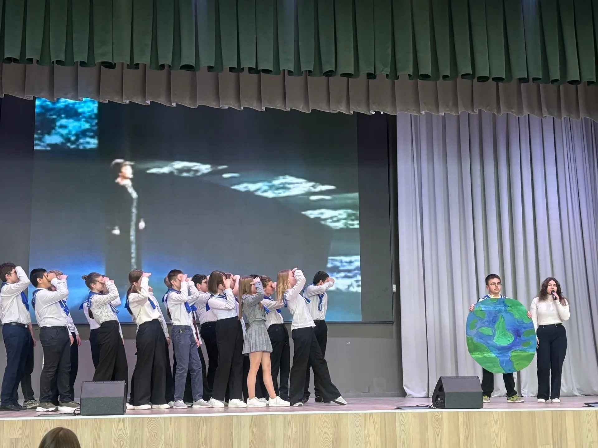 🚀 КОСМИЧЕСКИЙ ХОР  ✨ В апреле в нашей школе прошёл яркий и вдохновляющий конкурс «Космический хор». 