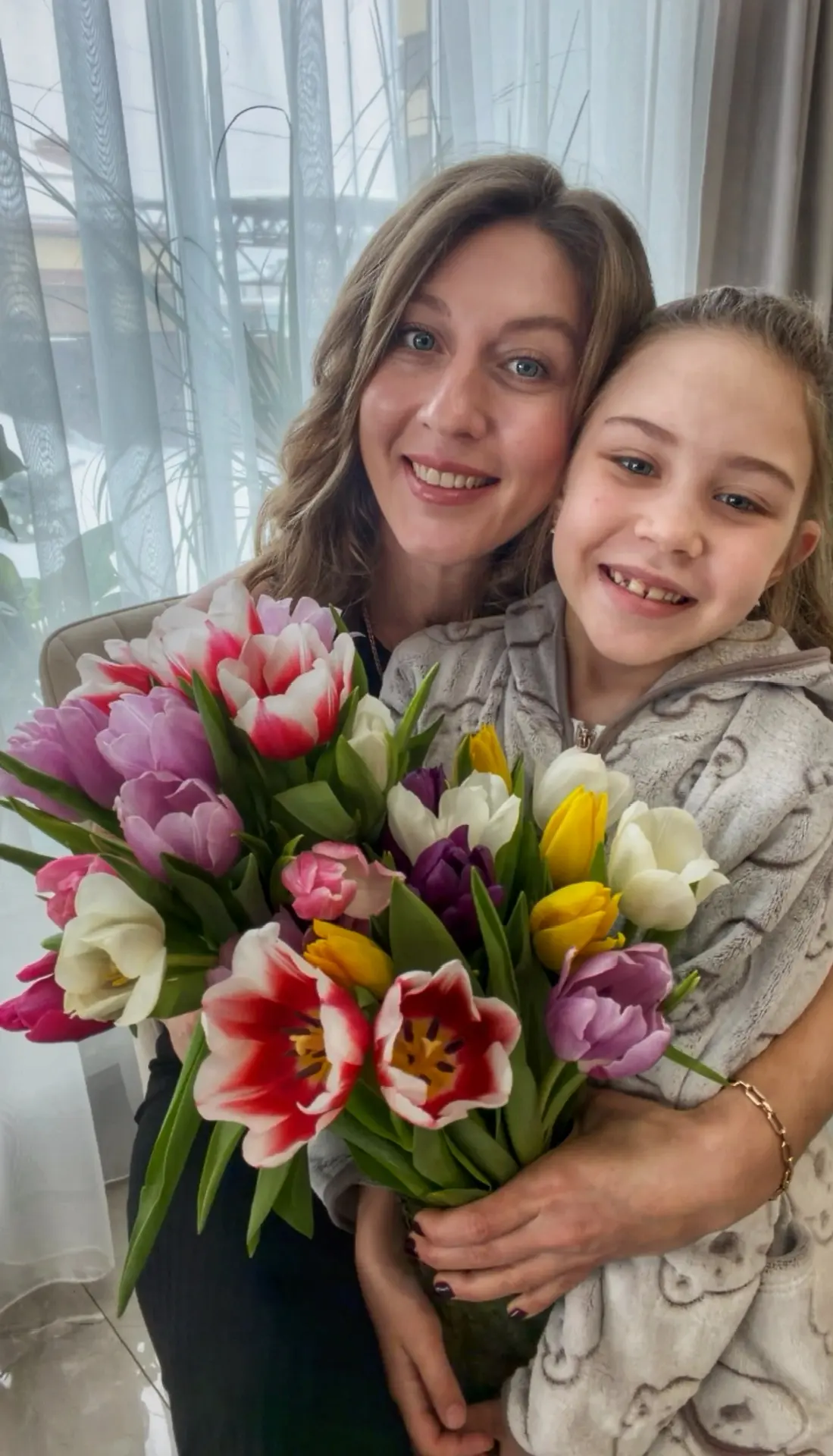 Дорогие наши девочки♥️♥️♥️  Спешим поздравить вас с праздником весны, с 8 Марта💐💐💐 Пусть каждый новы