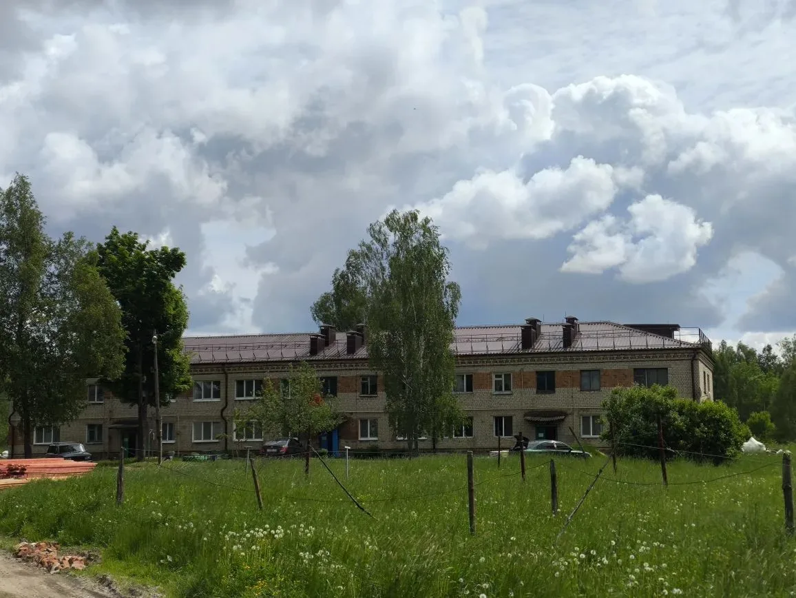 В с. Туросна завершили ремонт кровли многоквартирного дома по адресу ул. Центральная д. 9 и начинают