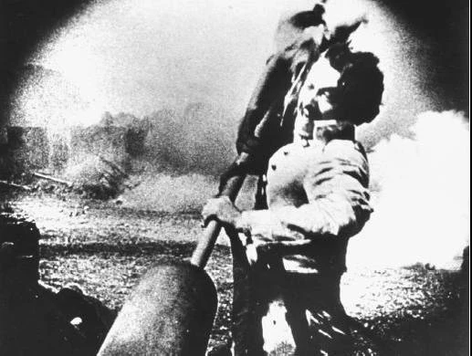 Кабинет истории

Каше - заслонка в виде какой-либо геометрической фигуры (часто круга), устанавливае