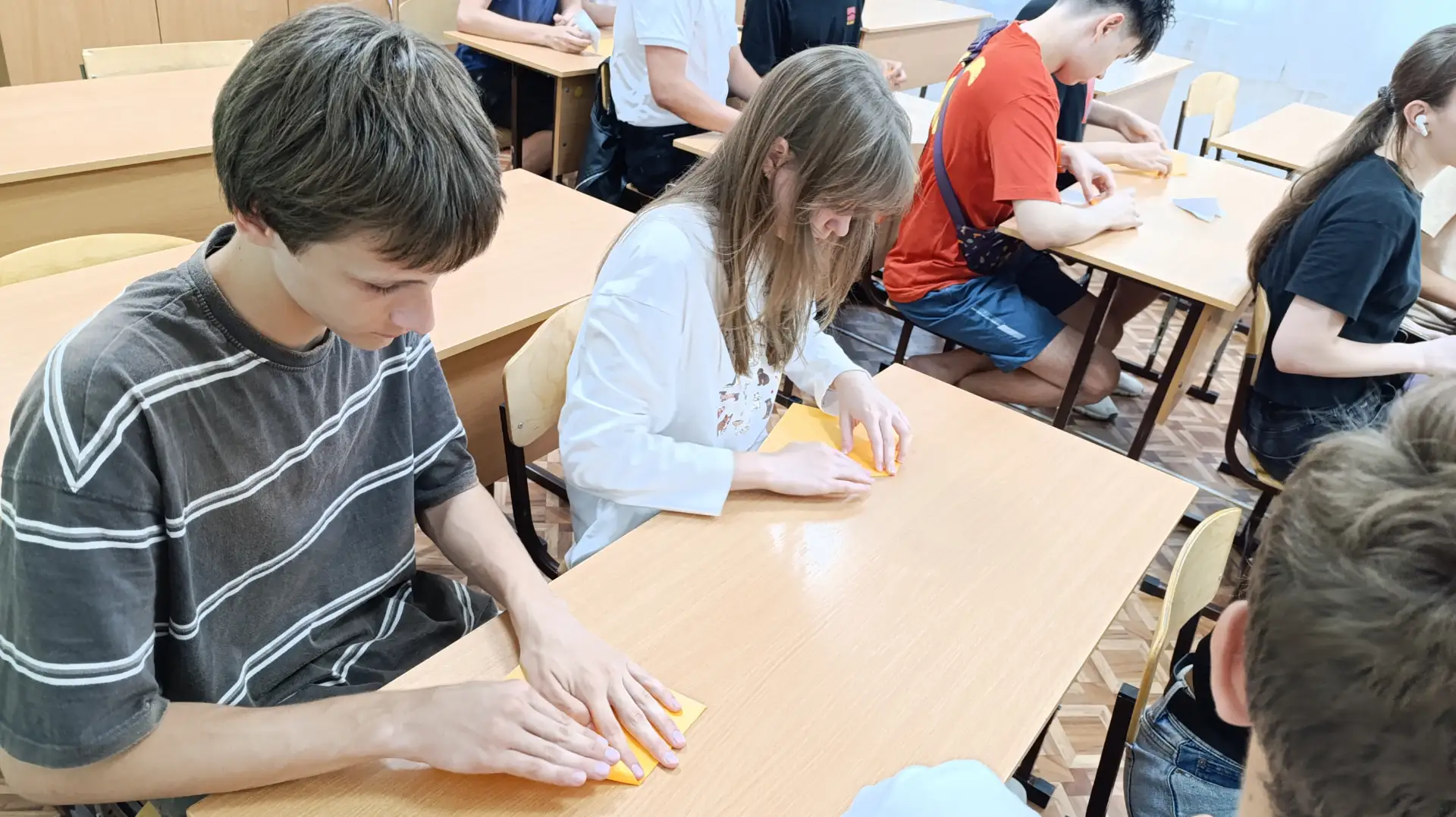 ✈ Накануне Дня знаний одиннадцатиклассники традиционно готовят подарки для первоклассни...