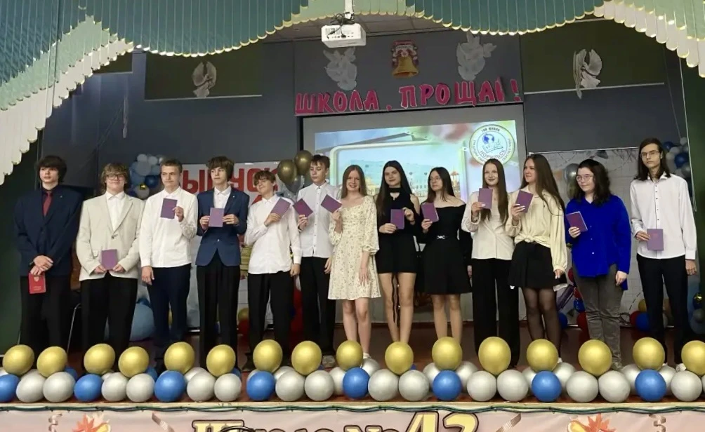 5️⃣0️⃣ - цифра дня! 
Сегодня наши девятиклассники получили аттестаты об основном общем образовании. 