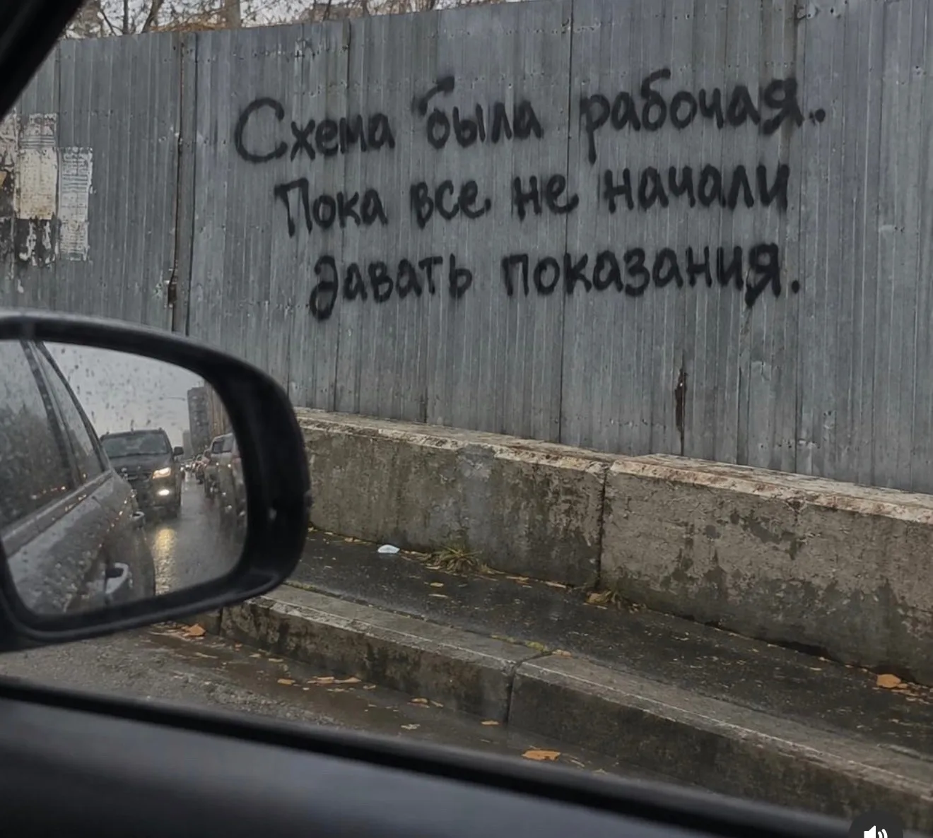 Проще просто надпись, а сколько смысла 😁