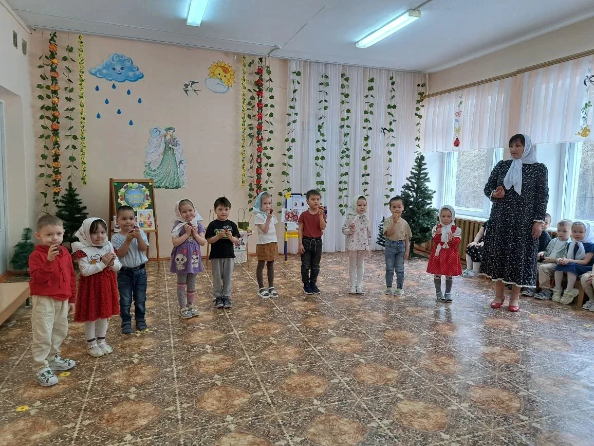 Сегодня в нашем детском саду прошёл светлый пасхальный праздник, где ребята с чистой ду...