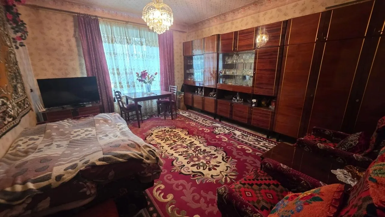 Продам 2-комн квартиру в центре Луганска, кв. Еременко 3 . Этаж 1/5, квартира не углова...