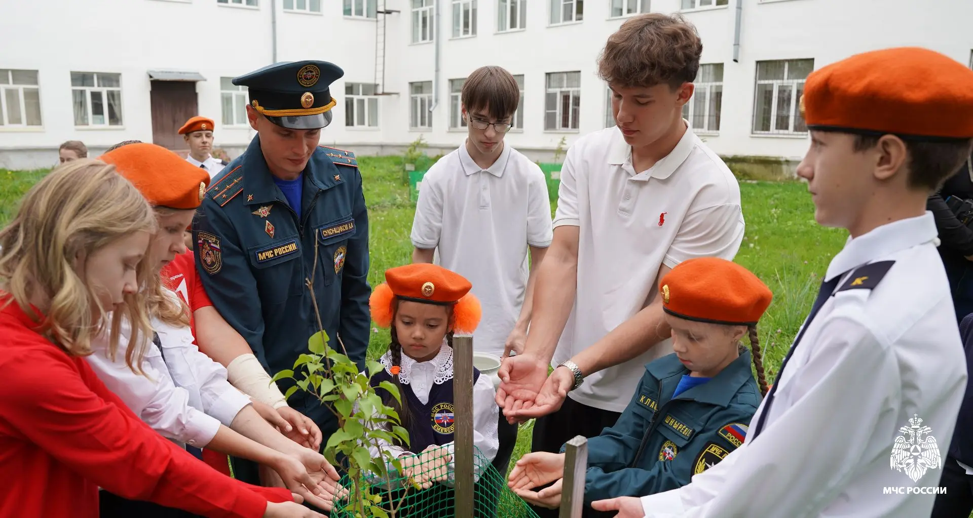 🙏В День солидарности в борьбе с терроризмом сотрудники МЧС России и их юные помощники ...