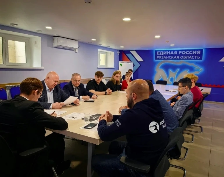 Инструктор по спорту СШ "Евпатий Коловрат" Василий Русаков принял участие в заседании Молодёжного па