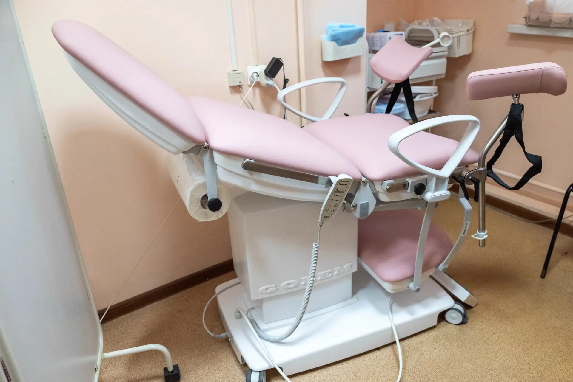 В Реутовскую клиническую больницу поступили новые гинекологические кресла