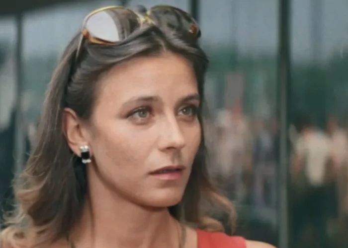 Актриса Елена Сафонова отмечает 70-летие. С юбилеем артистку поздравил Владимир Путин. Он отметил ак