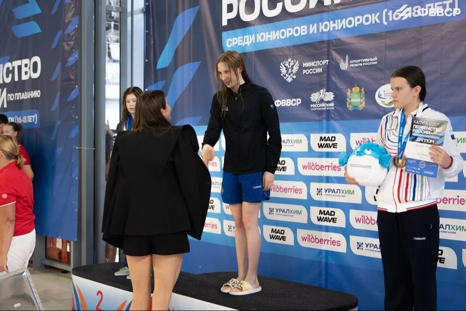 На прошедшем в июле первенстве России по плаванию среди юниоров и юниорок спортсмены ГБ...