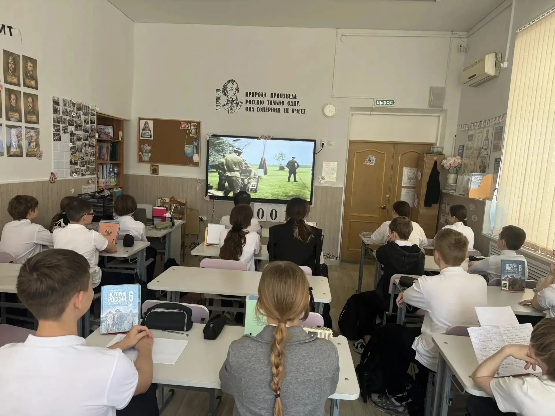 КИНОЛЕКТОРИЙ   ✏️Ученики 6 «А» и 6 «Б» классов на уроках истории (учитель — Горбуля Елизавета Иванов