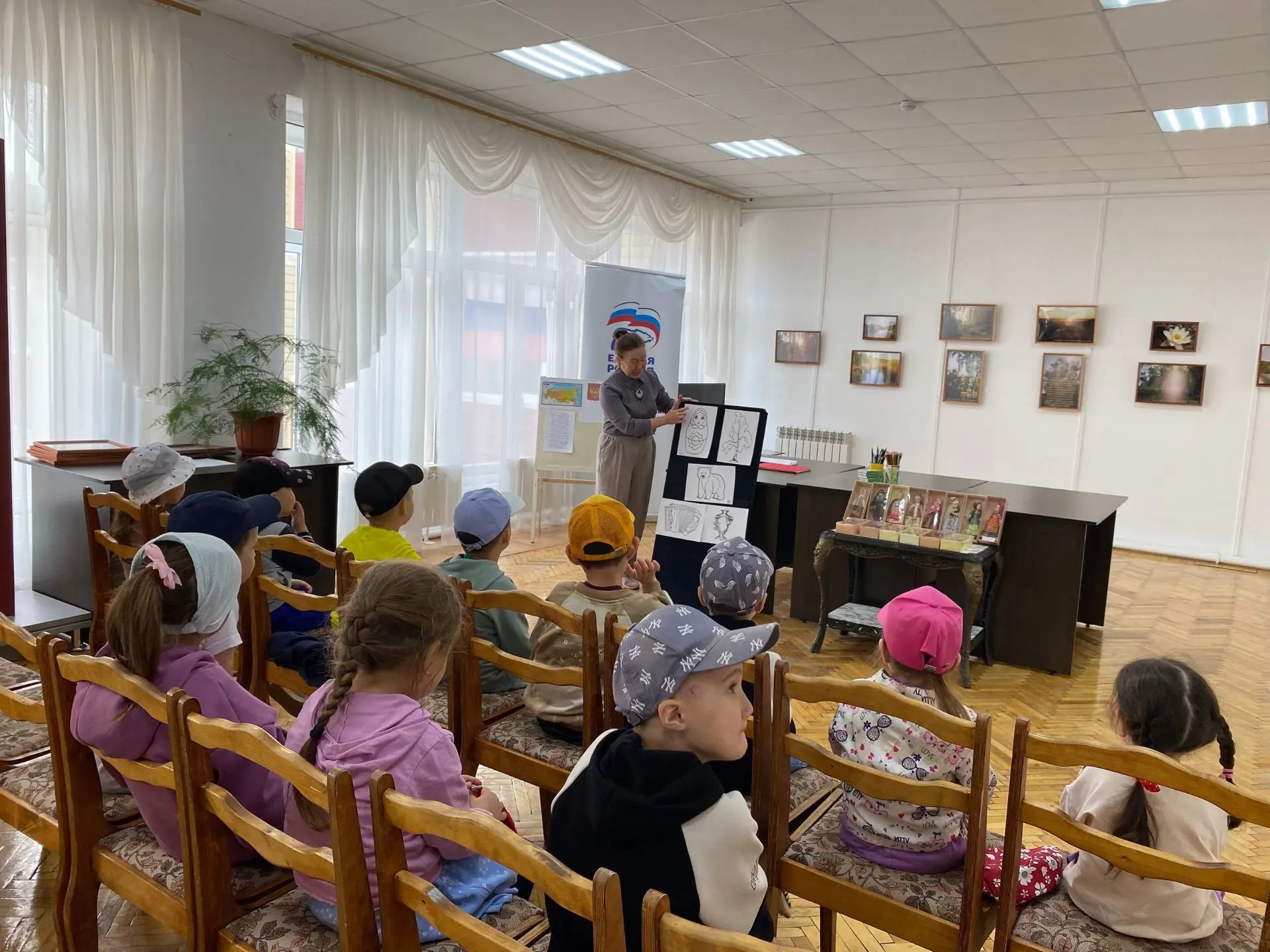 В предверии Дня России мы с детьми отправились не куда -нибудь, а в настоящий  Эрмитаж!
Кто-то скаже