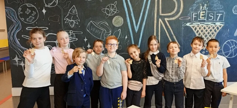 👨‍👩‍👧‍👦 Знаете, чем заняты наши дети, когда говорят, что ходят в технопарк? Мы решили показать! 20 м