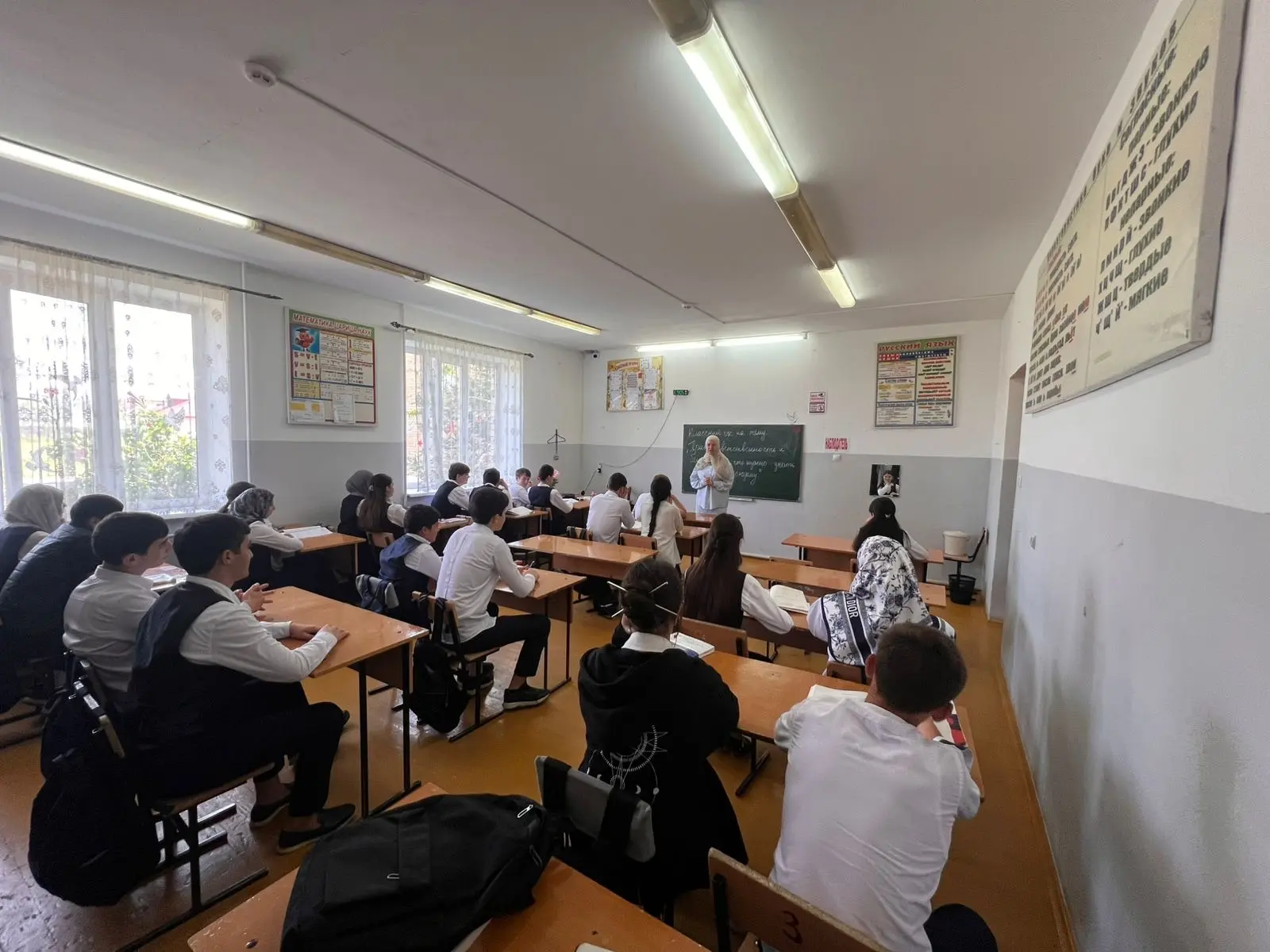 Классный час в 9 «А» классе на тему: «Право, ответственность и безопасность: что нужно ...